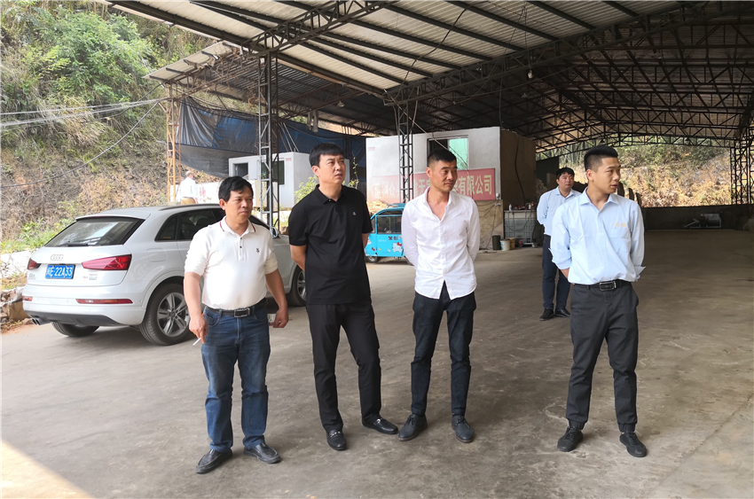 2018年4月，吉林省遼源市龍山區副區長鐘亞輝（左二）一行到漳州眾興畜禽無害化處理中心調研
